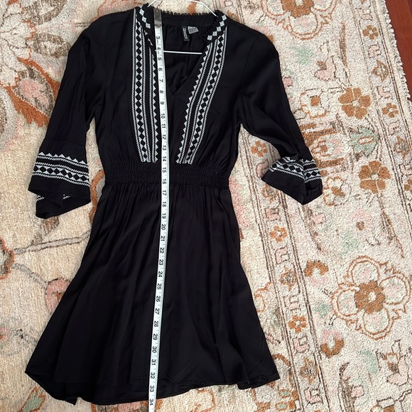Embroidered black H&M dress - Picture 5 of 6